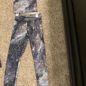 Old Navy Girls. Top is size 8 girls medium and leggings are large size 10-12.